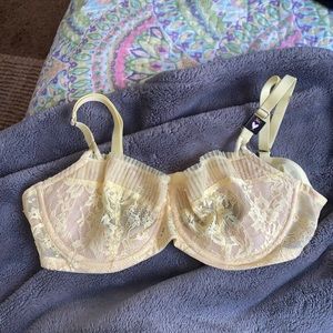BRAND NEW VICTORIAS SECRET BRA